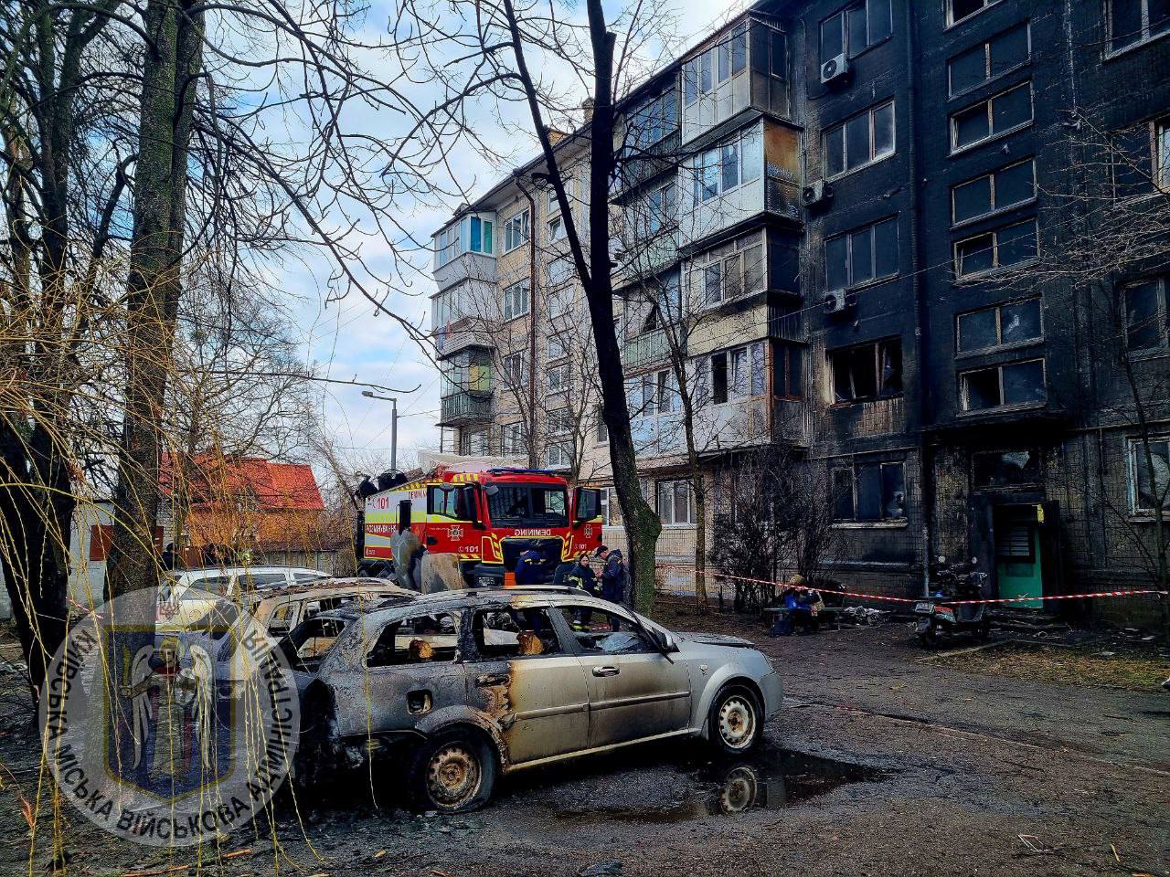 Unexploded shell, blown-out windows, deep cavity: Consequences of Russian attack on Kyiv in photos